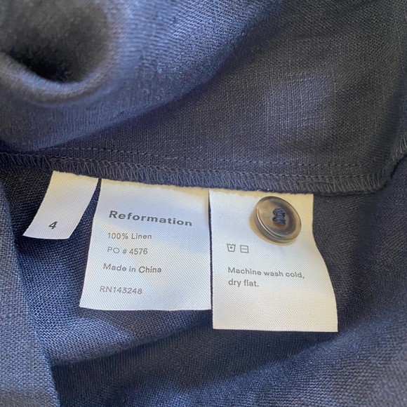 Reformation Landry Dress in Navy. Size: 4 - Picture 6 of 8